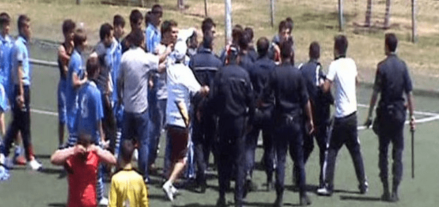 İçişleri Bakanı 13 yaşındaki futbolcunun coplanmasını da görmemiş