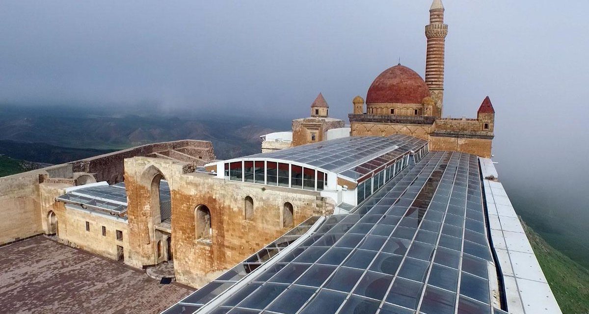 İshak Paşa Sarayı’nın ultramodern çatı restorasyonu TBMM’de