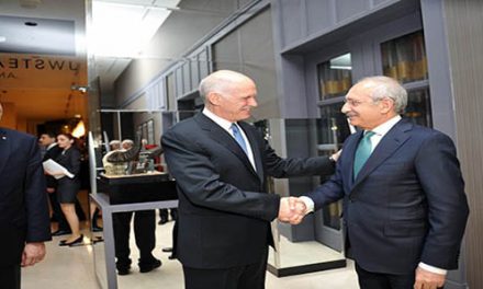 Papandreu, Umut Oran'a destek için geldi